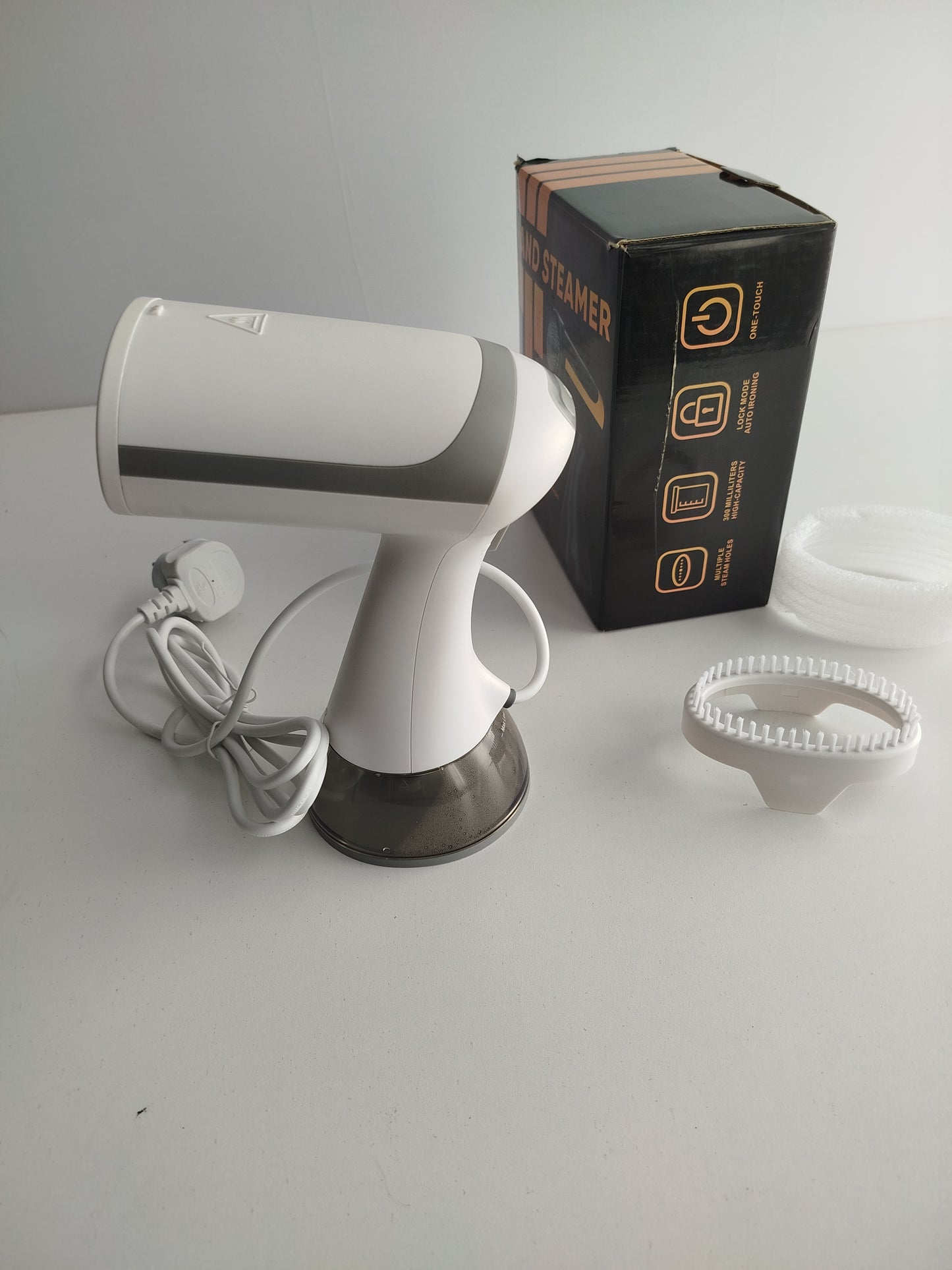 Ręczna Parownica do Ubrań Steamer 1500W | Zbiornik 300ml | Szybkie Prasowanie w Pionie
