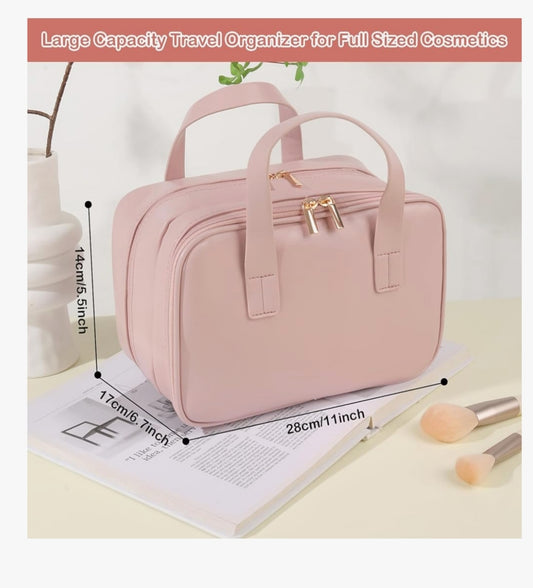 Elegancka różowa kosmetyczka w stylu torebki z rączkami